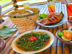 Restoran Sunda di Tangerang Pinggir Sawah Menunya Buanyak Banget, Jadi Ngiler Pengen Makan Semuanya!
