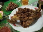 Ayam Goreng Legendaris di Bandung Bumbunya Meresap Sampai ke Dalam Sudah Ada Sejak 1972!