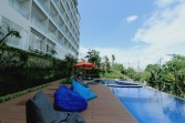 Healing Murah di Bandung Nginap di Hotel Ditemani Kolam Renang dan Pemandangan Alam yang Cantik