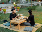 VIRAL! Makan Nasi Padang di Bogor ala Piknik di Pinggir Sungai: Pengalaman Kuliner Estetik Baru Kota Hujan!