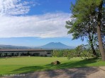 Hangout Santai di Fraser Sentul: Driving Golf Mewah dengan Pemandangan Gunung Salak Mulai 90rb!