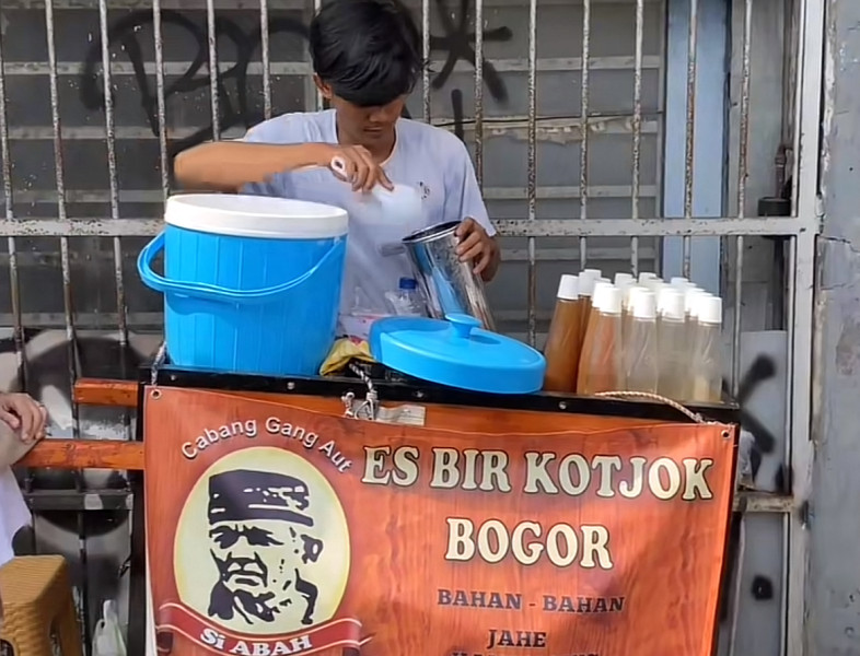 3 Rekomendasi Jajanan Bogor di Jalan Suryakencana, Minuman Hingga Camilan Legend!