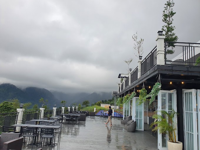 Nikmati Keindahan Alam dan Sunset di Deman Siro Cafe Sentul