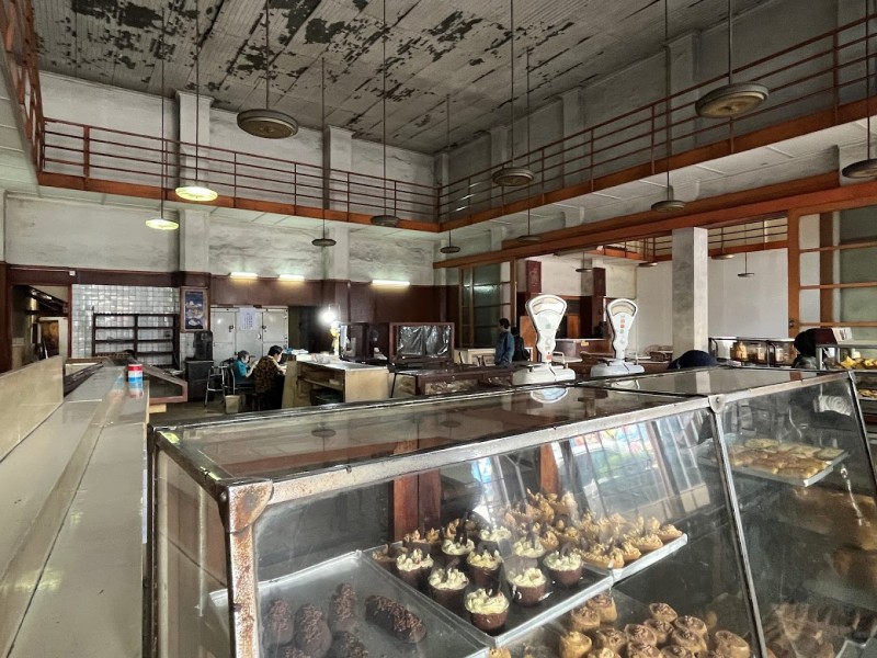 Toko Roti Legendaris di Bandung, Berdiri Sejak 1920 dengan Menu Es Krim Khas dari Zaman Kolonial