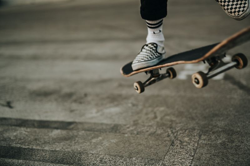 Tempat Main Skateboard di Bogor Pemandangan Sungai Ciliwung, Berani Coba?