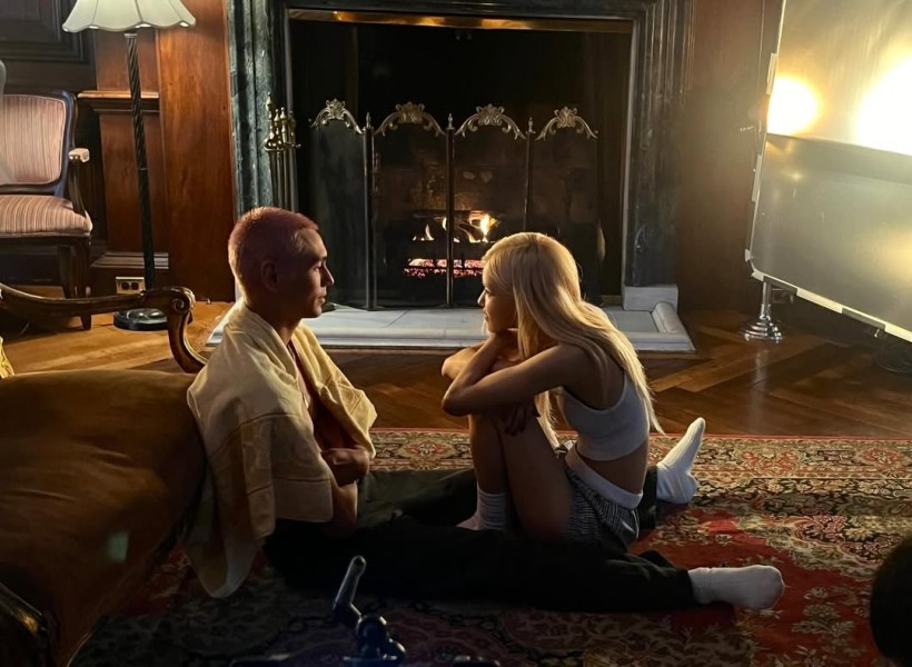 Rose BLACKPINK Unggah Foto Bareng Model Asal Amerika, Warganet Simpati Pada Bruno Mars: Belum Ada Satu Bulan!