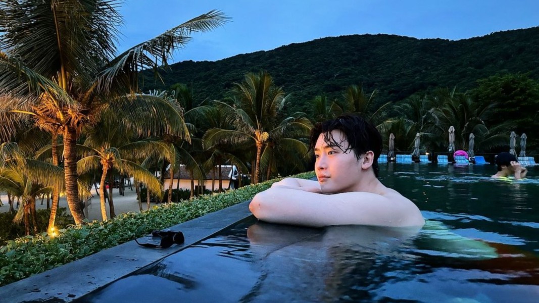 Lee Jong Suk Liburan ke Vietnam, Ada Satu Destinasi Wisata yang Membuatnya Terus Terngiang-ngiang!