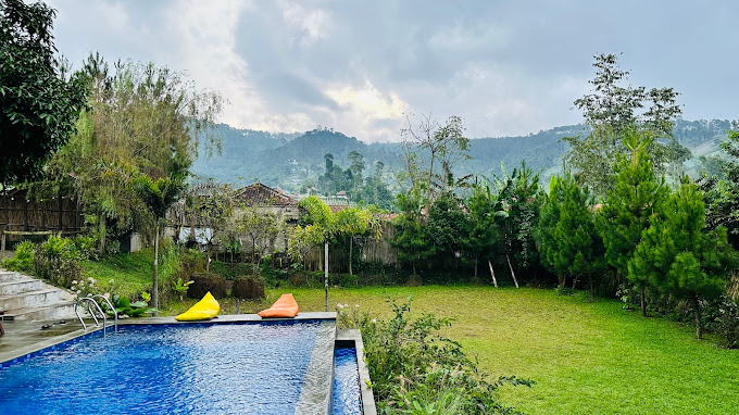 Spot Staycation Buat Healing Sempurna Bareng Keluarga, Liburan di Lembang dengan Nuansa Ubud Bali Bikin Semua Anggota KK Kamu Full Senyum