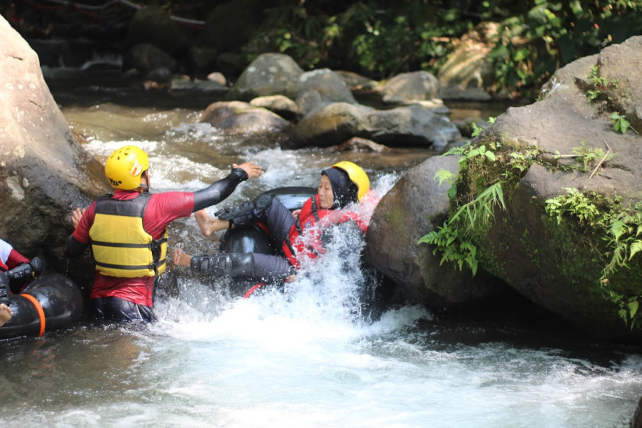 Petualangan Seru di Cikadongdong River Tubing, Destinasi Wisata yang Menantang Adrenalin di Majalengka!