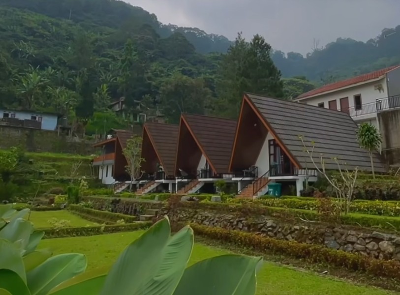 Penginapan Bogor dengan Pemandangan Indah Serba Hijau Lengkap dengan Kolam Renang, Intip di Sini!