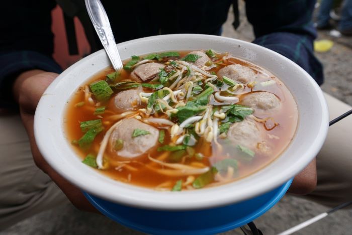 Mencicipi Kelezatan Baso Gepeng Khas Pontianak di Baso Tahu JUN Villa Duta Bogor