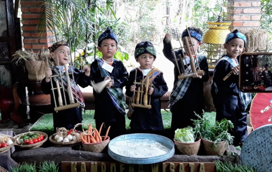 Wisata Edukasi Konsep Pedesaan Sunda di Kampoeng Wisata Cinangneng, Pengalaman Seru untuk Anak-anak dan Dewasa