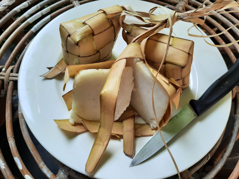 Resep Membuat Ketupat Sederhana, Jangan Isi Beras Kepenuhan