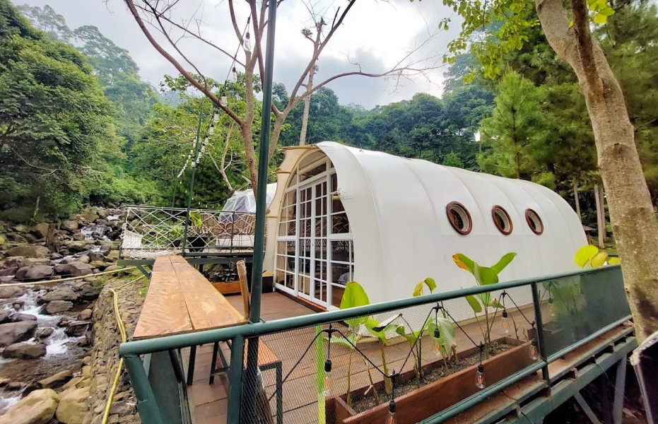 Staycation di Villa Aesthetic Zuppa House Curug Cipamingkis Bogor, Ada Private pool dalam Kamar di Tengah Hutan Pinus!