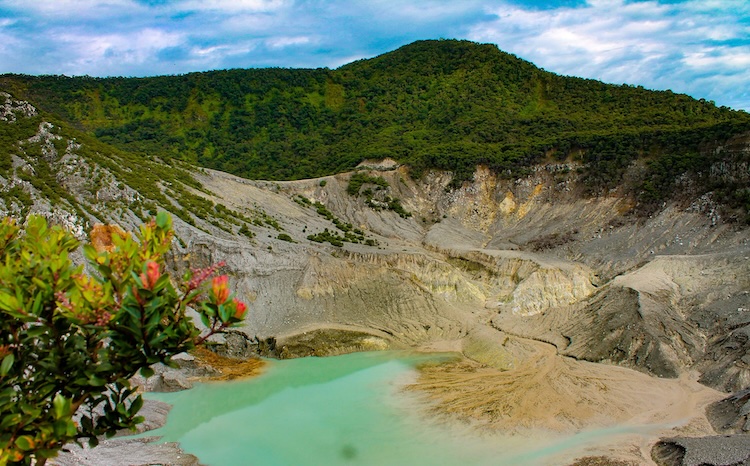 Update Wisata Legendaris Gunung Tangkuban Perahu di Tahun 2024