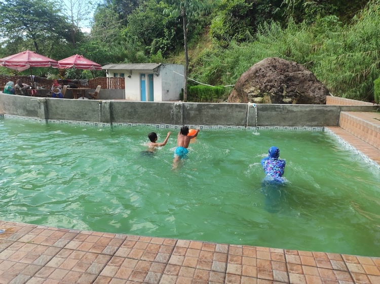 4 Tempat Wisata Pemandian Air Panas Dekat Jakarta di Sentul untuk Relaksasi yang Menyenangkan