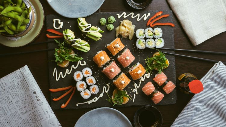 SUSHI LEGEND di Bogor Bertahan 11 Tahun, Harga Murah Mulai 13RB Tapi Rasa Bintang 5!