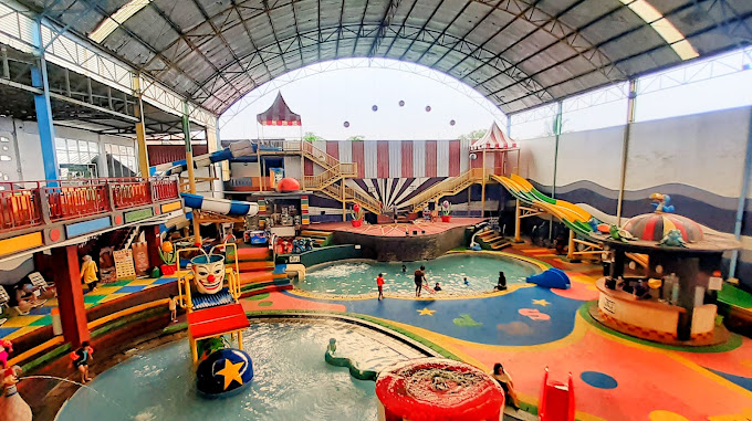 Satu-satunya di Bekasi, Waterpark Indoor Pertama dengan Konsep Pertunjukan Sirkus yang Punya Kolam Khusus Bayi