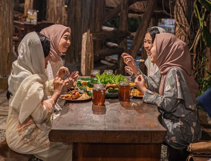 Tempat Buka Puasa di Sentul Bogor yang Lagi Hits Menu Sunda Otentik Pemandangan Perbukitan