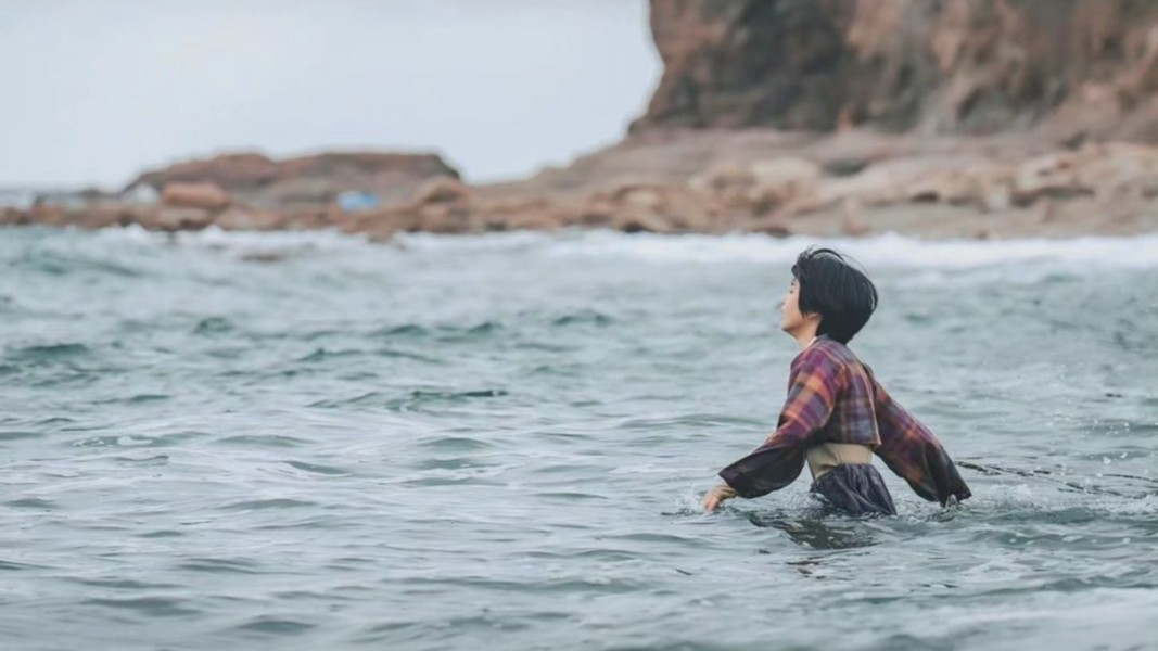 Kim Tae Ri Rela Loncat ke Dalam Laut, Sutradara Jeongnyeon: The Star Is Born Berdecak Kagum Melihat Aktingnya!