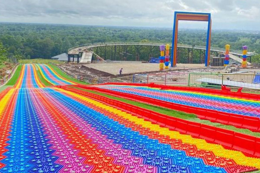 Destinasi Wisata Baru Viral dengan Rainbow Slide Pertama di Kota Depok