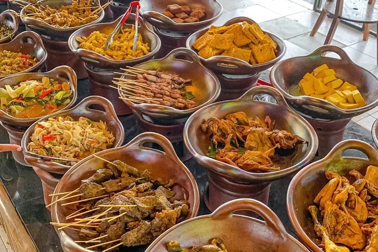 Warung Makan Sunda di Bogor Konsep Prasmanan dengan Lebih 35 Jenis Masakan Setiap Harinya