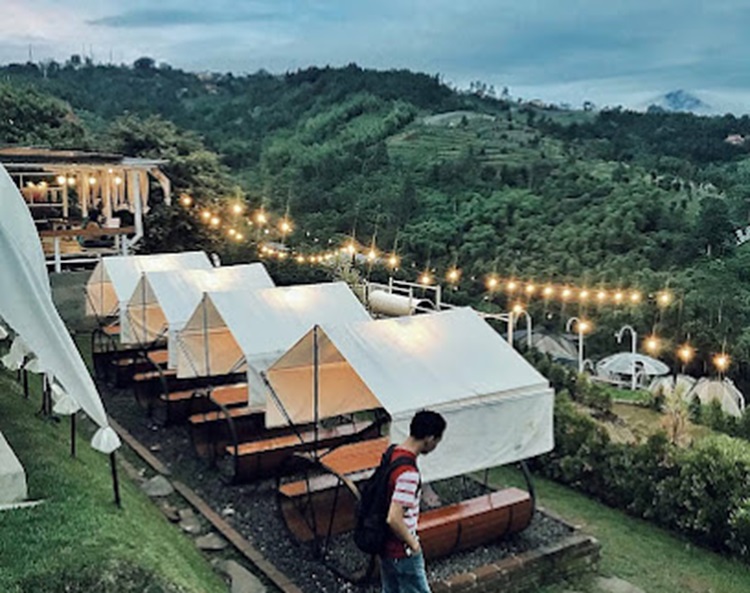 Ini Da Cafe dengan Pemandangan Paling Epik di Bandung, Bikin Kamu Healing Maksimal