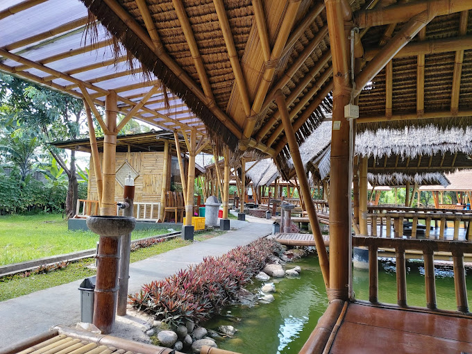 Restoran Kids Friendly di Cikarang Bekasi, Bisa Terapi Ikan dan Main di Playground