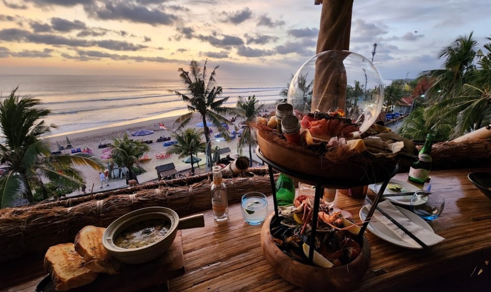 Beach Club di Bali Ini Menyajikan Hidangan Vegetarian dan Dapat Julukan Restoran The Best di Legian, Paling Disukai Ada Jacuzzi dan Live DJ