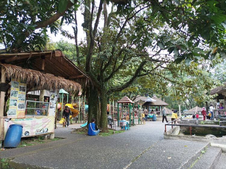 Tempat Wisata Keluarga Paling Komplit di Bogor Belanja, Main Air, Kebun Binatang hingga Kulineran Dalam Satu Tempat!