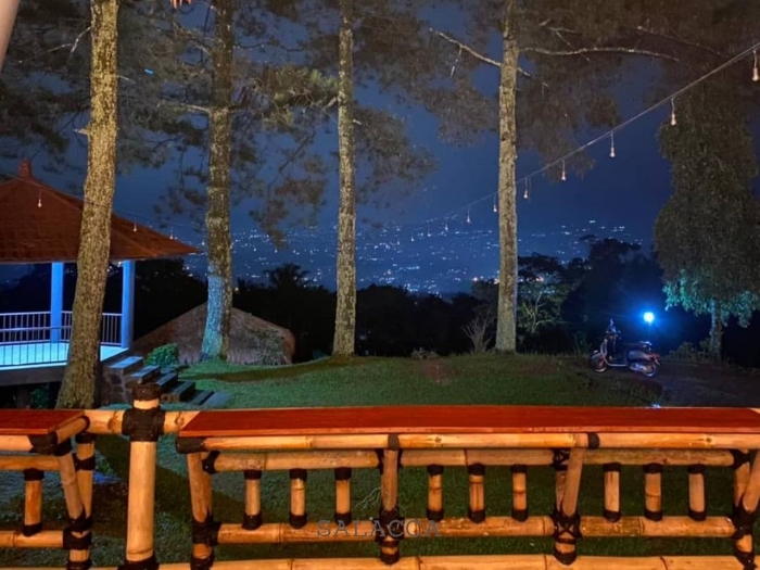 Ngopi di Kaki Gunung Salak Dingin Berkabut Malamnya Bisa Lihat Citylights, Keren Banget Sumpah!