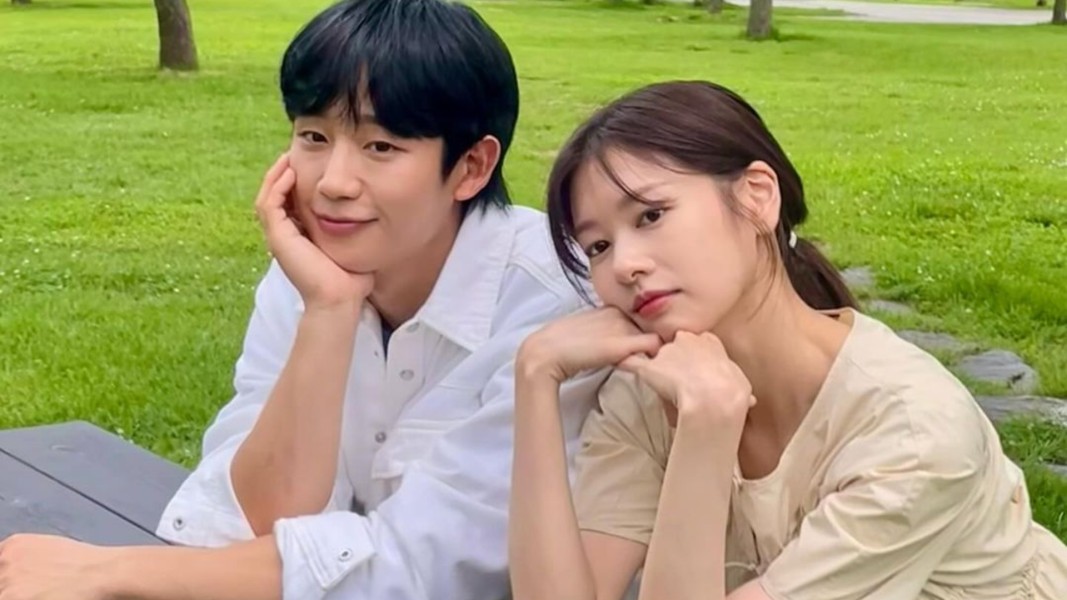 Jung So Min Terang-terangan Unggah Foto Mesra Bareng Jung Hae In, Publik Curiga Dispatch Pura-pura Gak Tahu Mereka Pacaran?