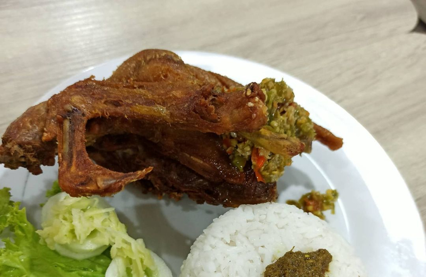 5 Tempat Makan Bebek Goreng Paling Enak di Jakarta Barat, Rasanya Benar-benar Menggugah Selera!