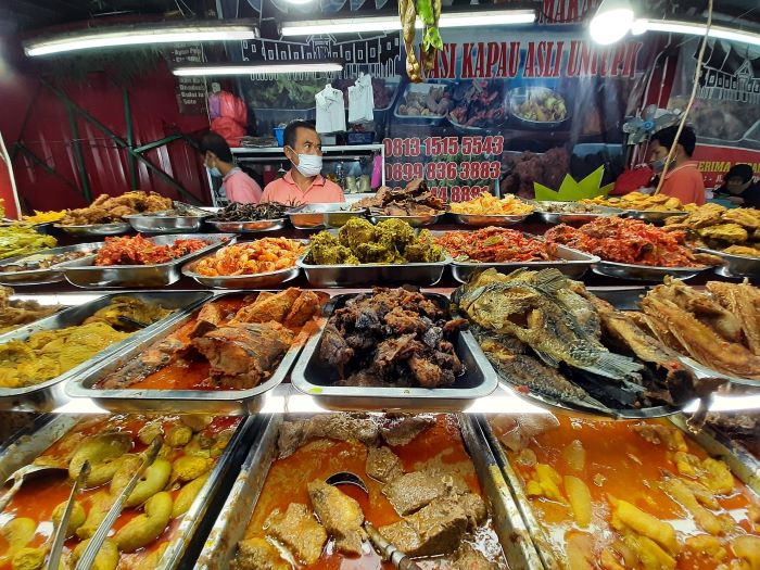 5 Rumah Makan Padang Legendaris di Bandung: Surga Kuliner Minang yang Tak Boleh Dilewatkan