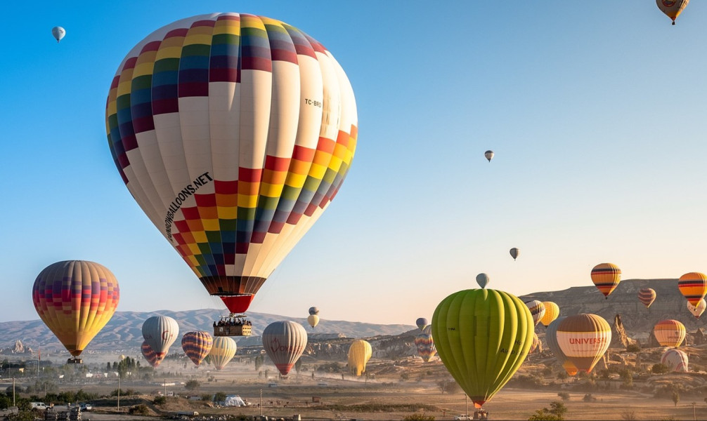 Nggak Perlu Jauh ke Cappadocia Turki Lihat Balon Terbang, Cukup Modal Dengkul ke Wonosobo Dapat View Sekeren Ini!