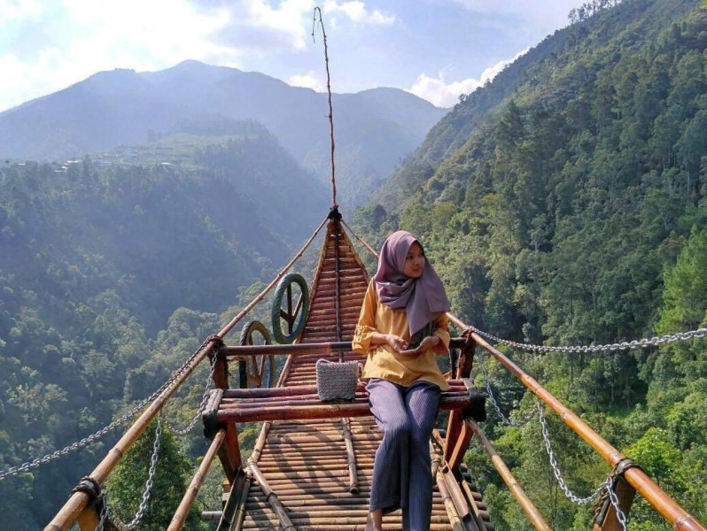 Eksplorasi Keindahan Taman Wisata Geni Langit di Lereng Gunung Mongkrang Magetan, Viewnya Bagai di Fairy Tale