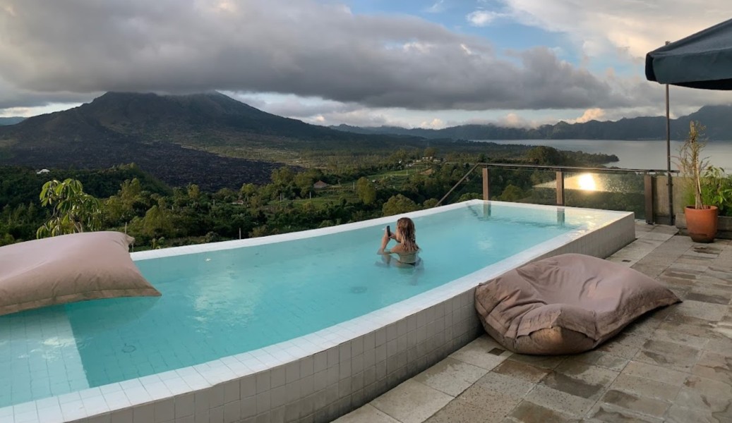 Pasangan Muda Sering Honeymoon di Penginapan Kintamani Bali ini, Viewnya Menghadap ke Danau dan Gunung Batur Ala Easy Going