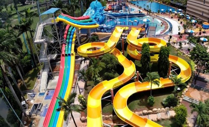 Inilah Wisata Waterpark Paling Seru di Jakarta Perosotannya Panjang dan Banyak Banget!