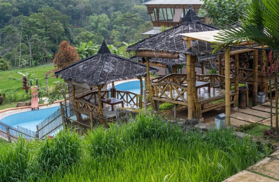 Wisata Komplit Viral Definisi Makan Enak Sekaligus Healing Kids Friendly, Ada Istana Pasir Raksasa di Kaki Gunung Lawu