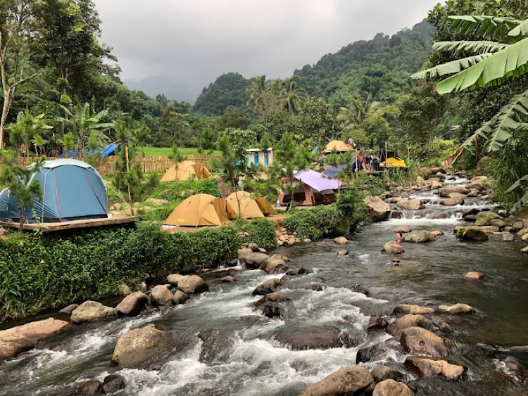 2 Jam dari Jakarta Tempat Healing Pinggir Sungai Ada Kolam Air Panasnya Udara Sejuk Pegunungan