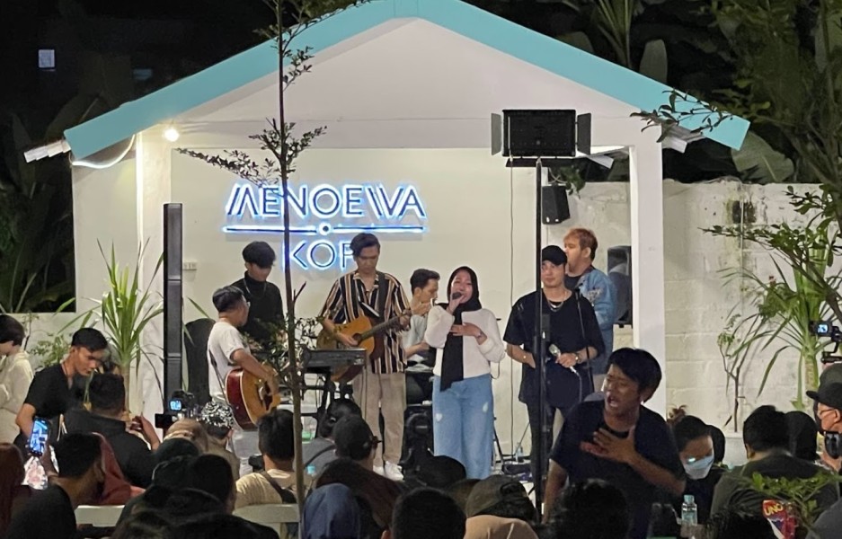 Coffee Shop di Jogja Ini Lagi Viral Banget untuk Wisata Malam Nongkrong Sambil Nonton Live Musik Bisa Nyanyi Lho