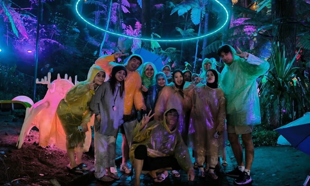 Ada Wisata Alam Ala Disney di Bandung Viral Modal Rp50 Ribu Puas Main di Hutan Tropis yang Gemerlap Cahaya Berkilau