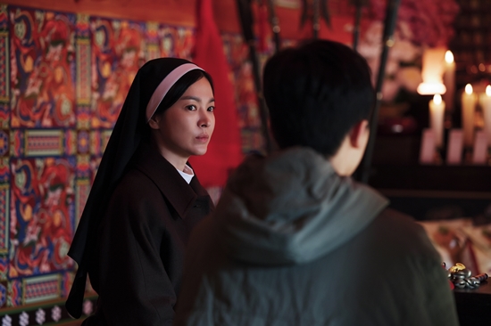 Film Dark Nuns Tayang 24 Januari 2025, Song Hye Kyo Jadi Biarawati Pengusir Setan