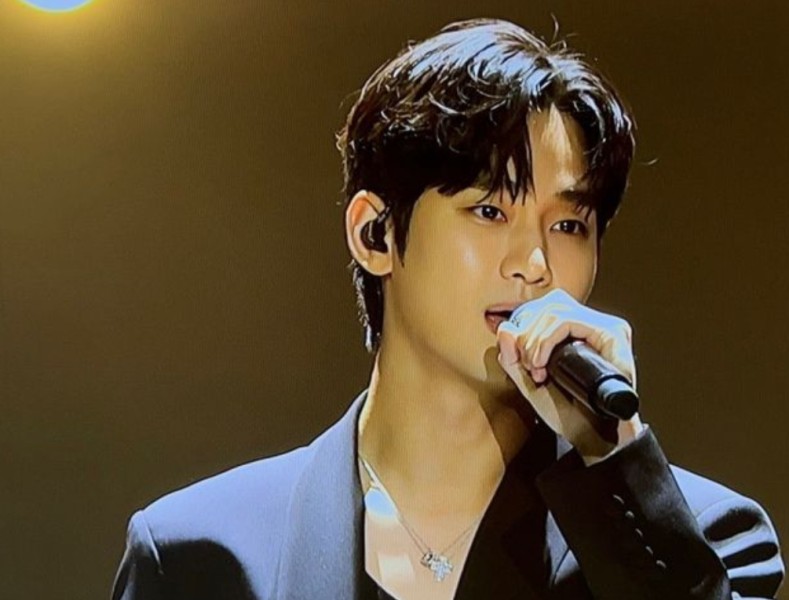 Kim Soo Hyun Akhirnya Lepaskan Imej Baek Hyun Woo, Kembali ke Mode Jamet