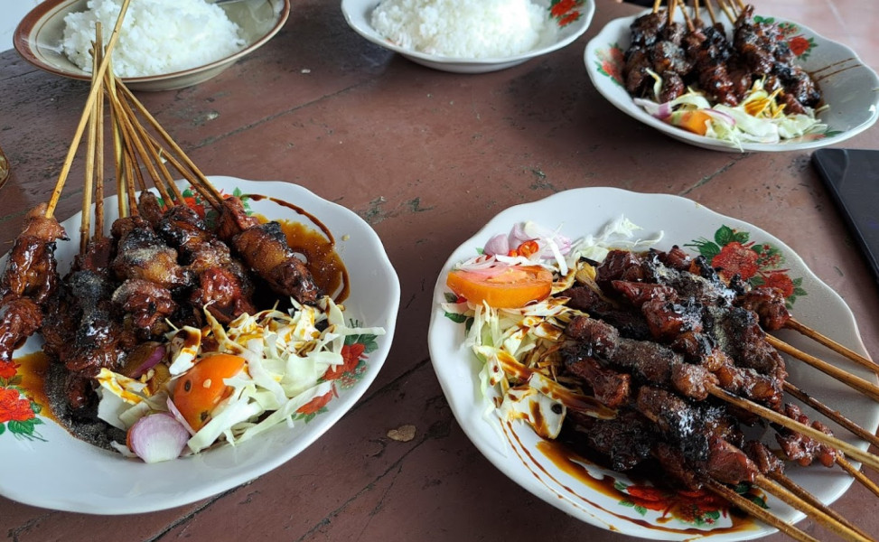 Ada Sate dan Tongseng Kambing Murah Pol di Dekat Pasar Wisata Tawangmangu Karanganyar, Daging Kambing yang Tidak Berbau Prengus