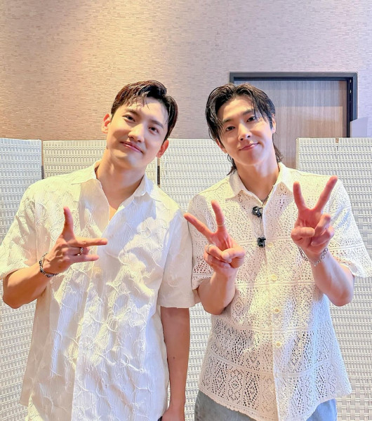 Langka! Yunho dan Changmin TVXQ Hidupkan Vibes Lebaran Saat Konser di Indonesia