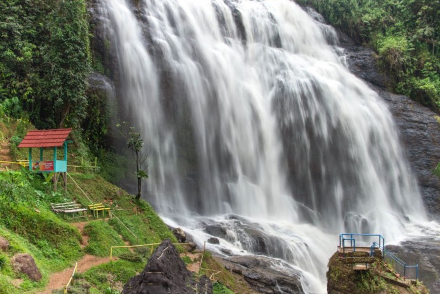 3 Rekomendasi Wisata Cianjur Bernuansa Alam, Dari Curug Hingga Pantai Indah!