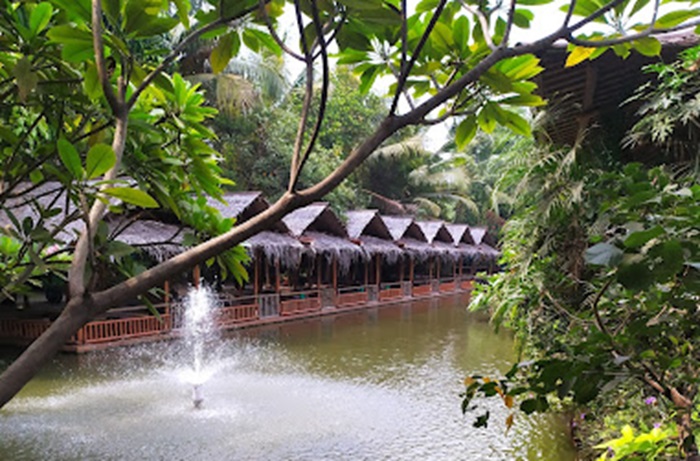 Restoran Sunda Terbesar di Jakarta, Suasana Sejuk Bisa Ngasih Makan Ikan Sambil Ngemil Durian Legit – RuangBogor.com 