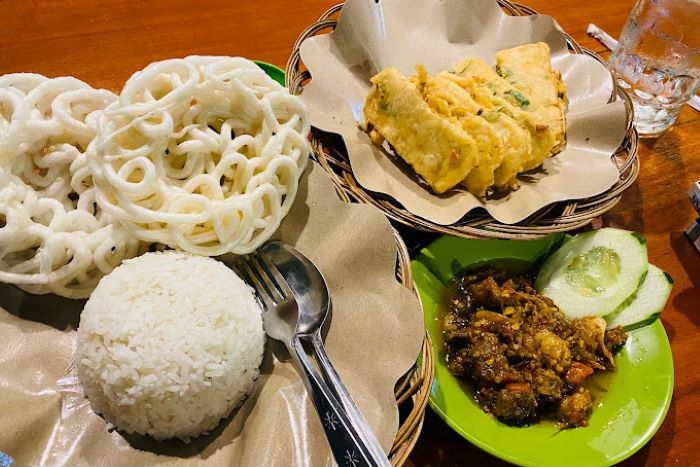 5 Kuliner Kaki Lima Legendaris di Yogyakarta Lengkap dengan Harganya!