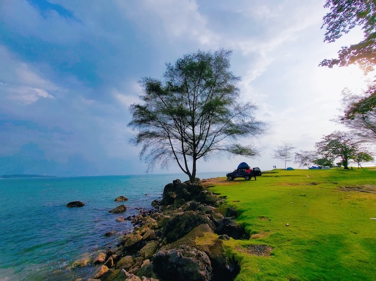 Wisata Pantai Dekat Jakarta: Pantai Bugel Camara, Tempat Camping Estetik dan Syahdu